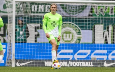 记者：沃尔夫斯堡后卫博瑙接受利兹联体检，转会费600万欧