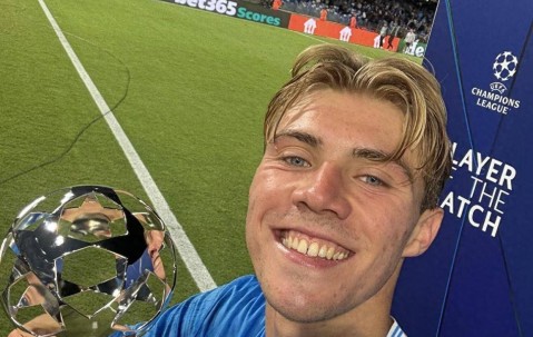 霍伊伦两射一传！8场7球冠绝欧冠！