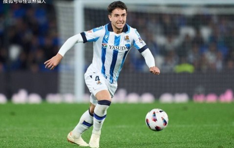 酋长惊雷！皇马主席怒摔手机，阿森纳5100万镑截杀伯纳乌王储