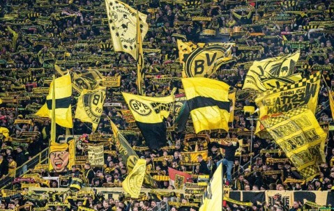 德甲 | 0.3人的差距：多特蒙德“黄墙”为何被欧足联贴上不合格标签？