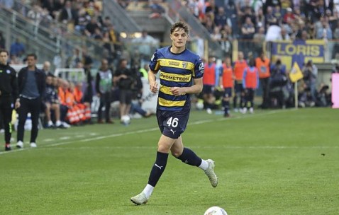 意甲动态一览：阿莱格里给莱奥新角色，国米强烈追逐18岁潜力新星