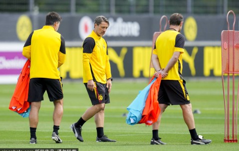 德甲球队多特蒙德训练备战新赛季比赛
        
    德甲球队多特蒙德训练备战新赛季比赛