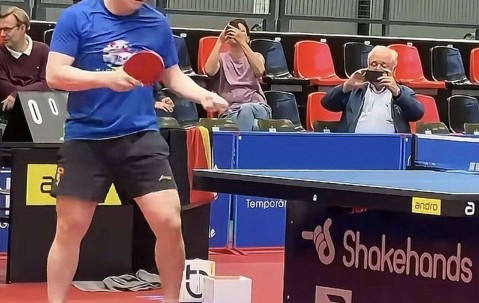 樊振东德甲两连赢！赛后没庆祝一动作让球迷愣住了