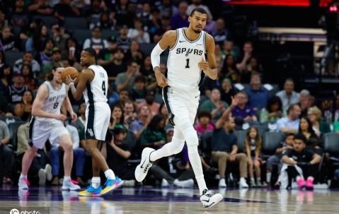 文班亚马18分约翰逊18分 马刺狂胜国王