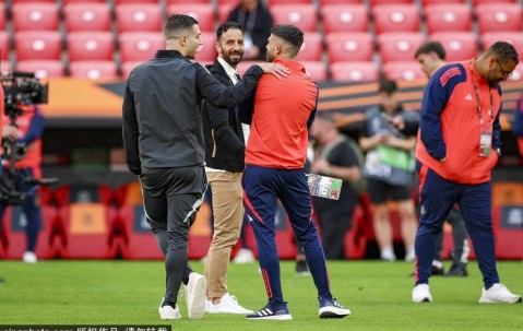 【爆】欧联VIP名单震撼出炉！8大格雷泽+金球先生，曼联热刺谁主沉浮？