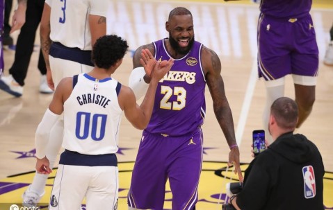 不打背靠背！因左脚伤病管理 詹姆斯今天缺战鹈鹕