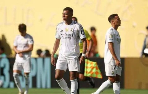 姆巴佩与维尼修斯场上默契不足？皇马球迷质疑：你们能否配合一下？